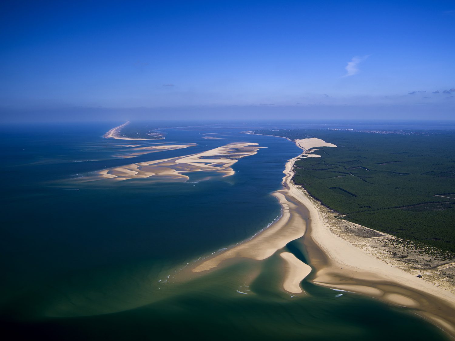 vue aérienne des passes du bassin d'arcachon par le photographe Stéphane Scotto