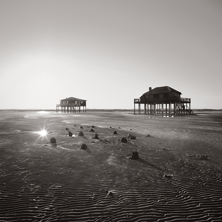 photo historique des deux cabanes tchanquées originelles