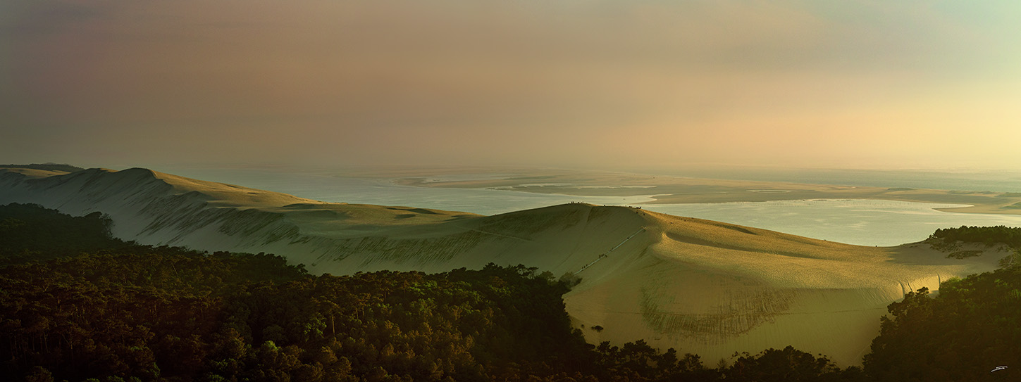 Vue aérienne magistrale de la Dune du Pilat par Stéphane Scotto