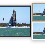 Le trimaran Banque Populaire skippé par Armel Le Cleach, en pleine accélération devant le phare du Cap Ferret