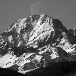 la lune se couche derrière le Pic du Midi