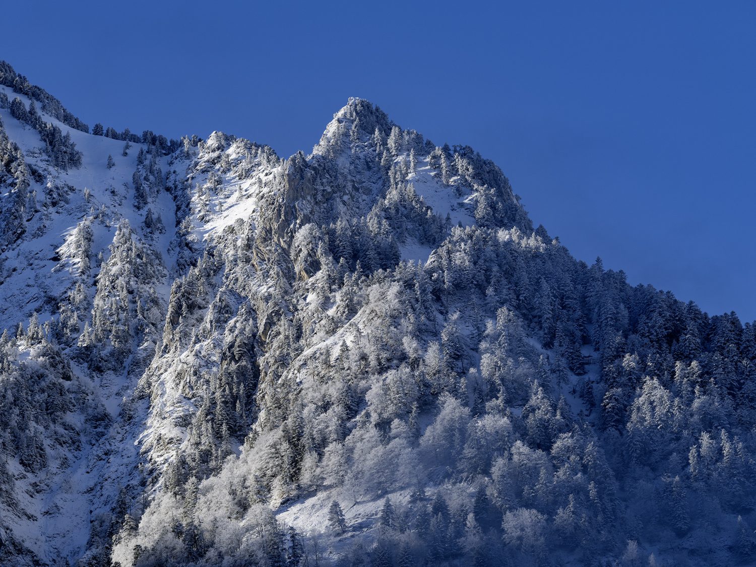 Prise de vue des montagnes de Cauterets dans les Hautes Pyrénées