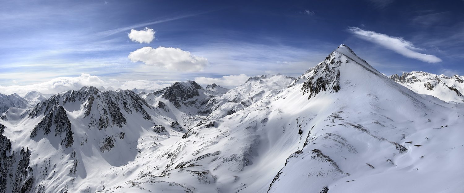 Vue panoramique des Hautes Pyrénées depuis le cirque de Lys