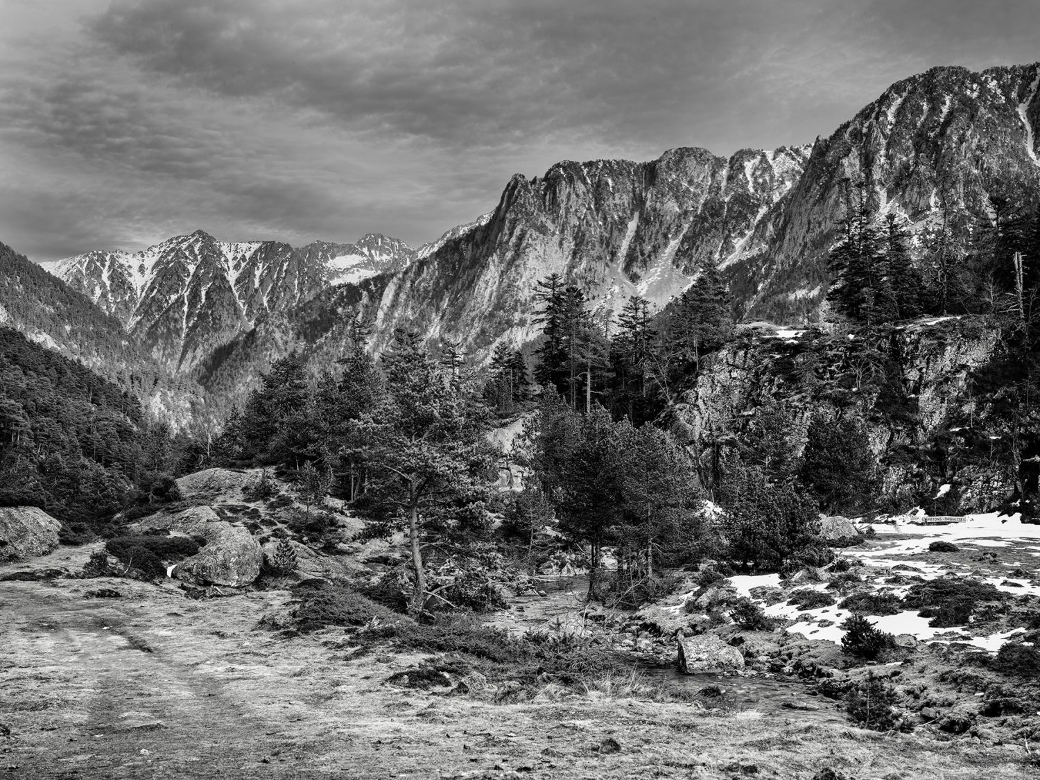 Prise de vue des montagnes de Cauterets dans les Hautes Pyrénées