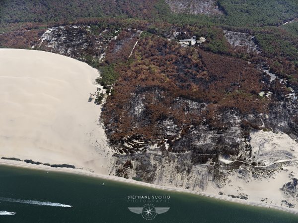 photo aérienne des incendies de la forêt de la Teste de Buch