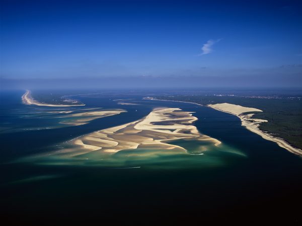 photo aérienne du Bassin d'Arcachon et du Banc d'Arguin par le photographe Stéphane Scotto