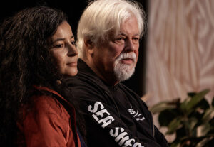 Le Capitaine Paul Watson et Lamya Essemlali